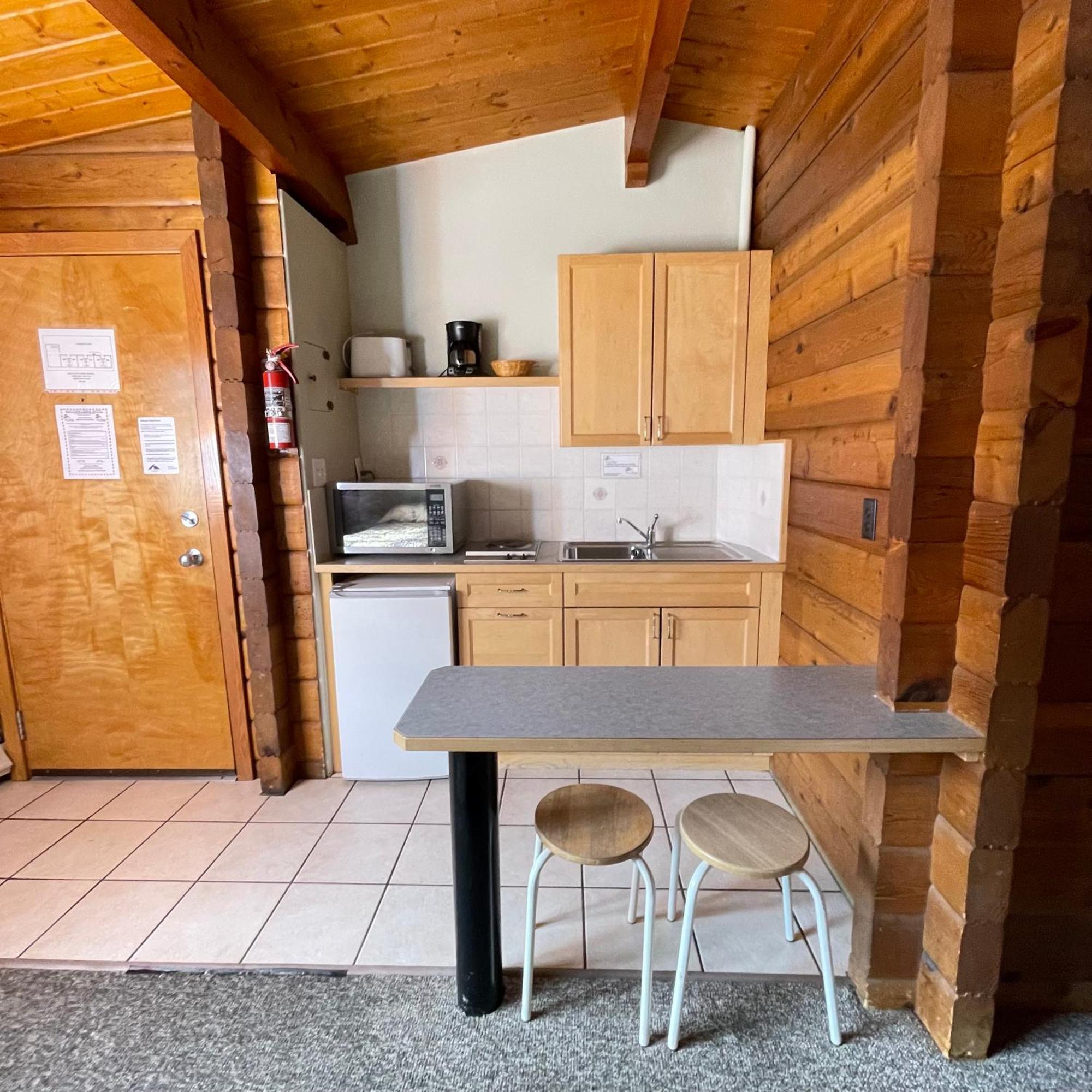 Raccoon Lodge Motel Sylvan Lake Exterior foto